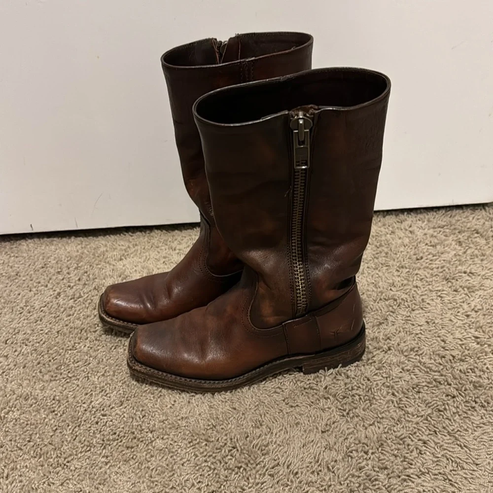 Frye Heath outside zip maple color size 6 - Picture 4 of 9
